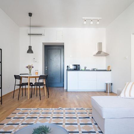 Wally Apartments By Flat White - With Elevator Загреб Екстериор снимка